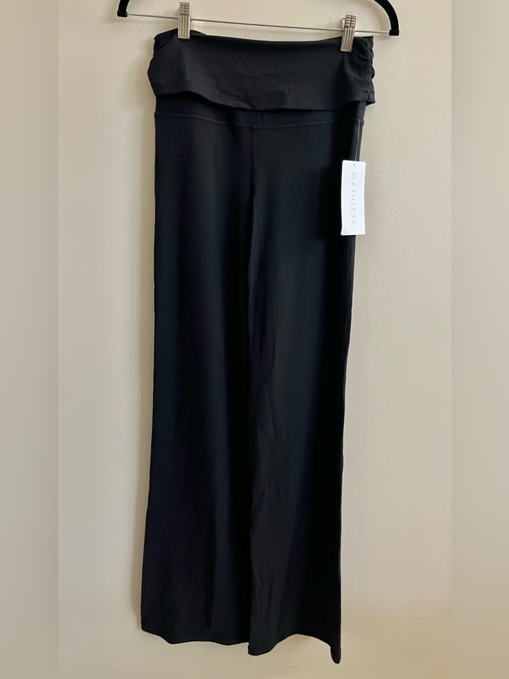 NWT-Athleta Black Transcend Gathered Flare Tight, Medium Tall